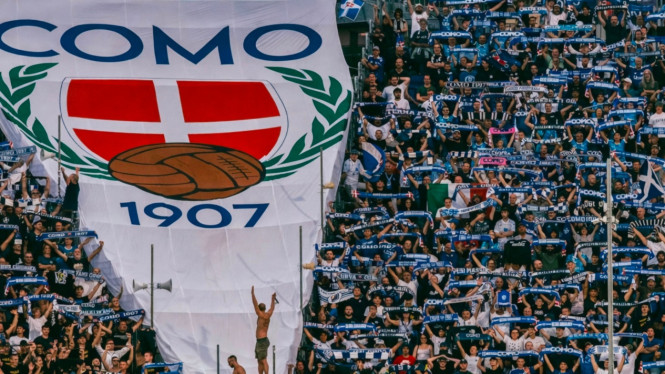 Pendukung Como di Stadion Guiseppe Sinigaglia Djarum.