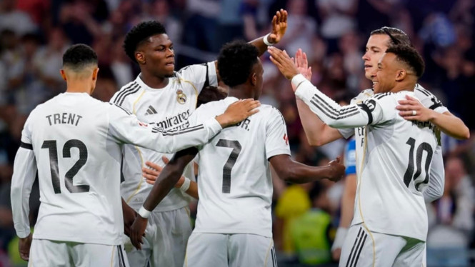 Pemain Real Madrid merayakan gol ke gawang Alaves pada laga lanjutan La Liga.