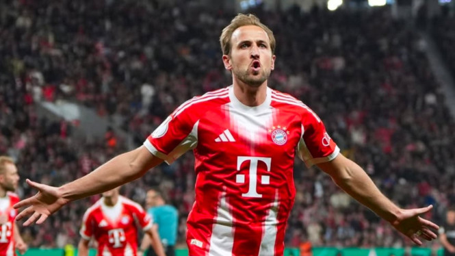 Harry Kane merayakan gol Bayern ke gawang Leverkusen di babak semifinal Piala Jerman DFB Pokal.