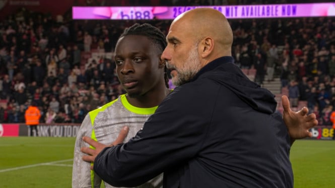 Guardiola puji Arsenal yang meraih gelar juara Liga Inggris.