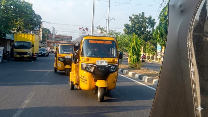 Bajaj beroperasi di Kota Semarang.