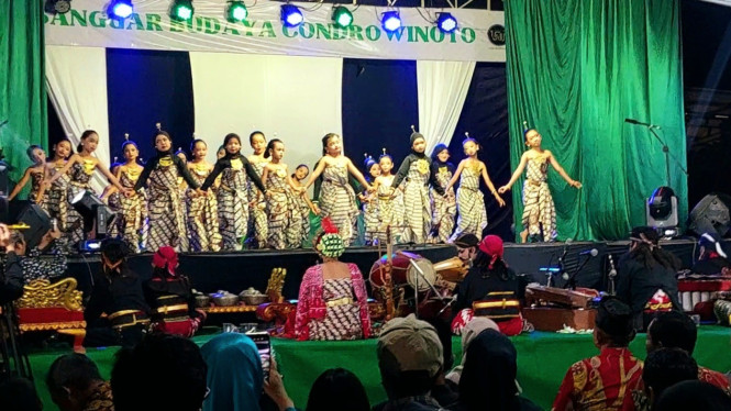 Puluhan Anak - Anak Terlibat Dalam Pentas Budaya Sanggar Condro Winoto, Ungran Timur, Kabupatrn Semarang