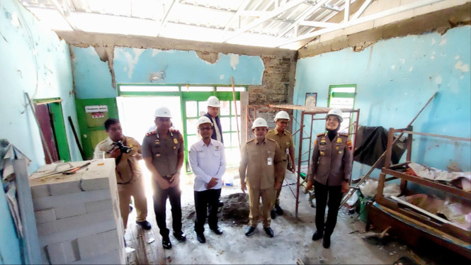 Polres Semarang Bedah Rumah Tidak Layak Huni Milik Warga Ungaran