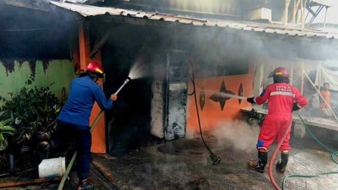 Kebakaran Pom Mini Di Ungaran Timur Satu Orang Luka - Luka