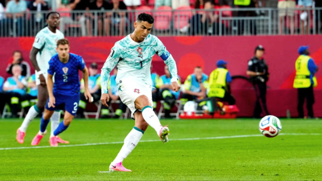 Cristiano Ronaldo mencetak gol penalti Portugal ke gawang Kroasia di Piala Dunia 2026.