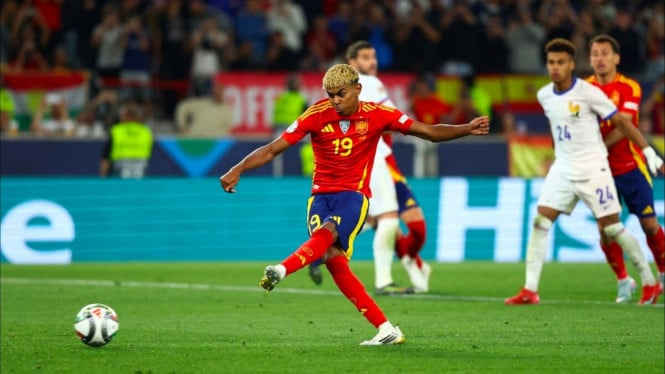 Laga Spanyol melawan Prancis yang dimenangkan Spanyol 5-4 pada semifinal UEFA Nation League 2025.