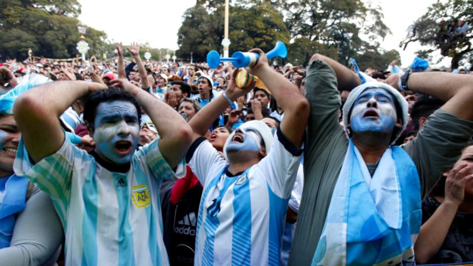 Pendukung timnas sepak bola Argentina.