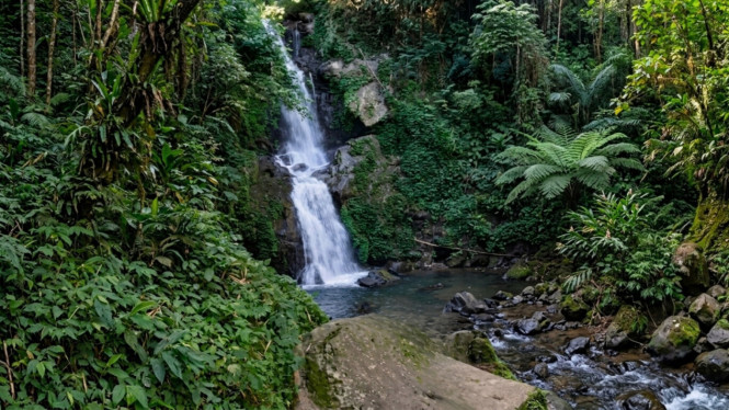 Air Terjun Sekar Langit Magelang dekat Gunung Andong.