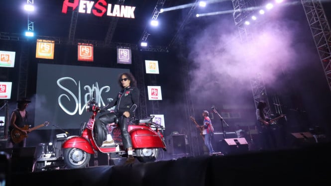 Konser Berani Kita Beda Tour HS Hey Slank di Purwokerto.