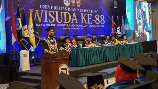 Wisuda Universitas Dian Nuswantoro Semarang ke 88.