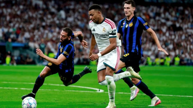Kecerobohan bek Inter Milan dimanfaatkan penyerang Real Madrid Mbappe menjadi gol.