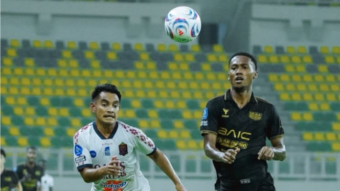 Persijap Jepara saat berlaga melawan Dewa United di Super League.