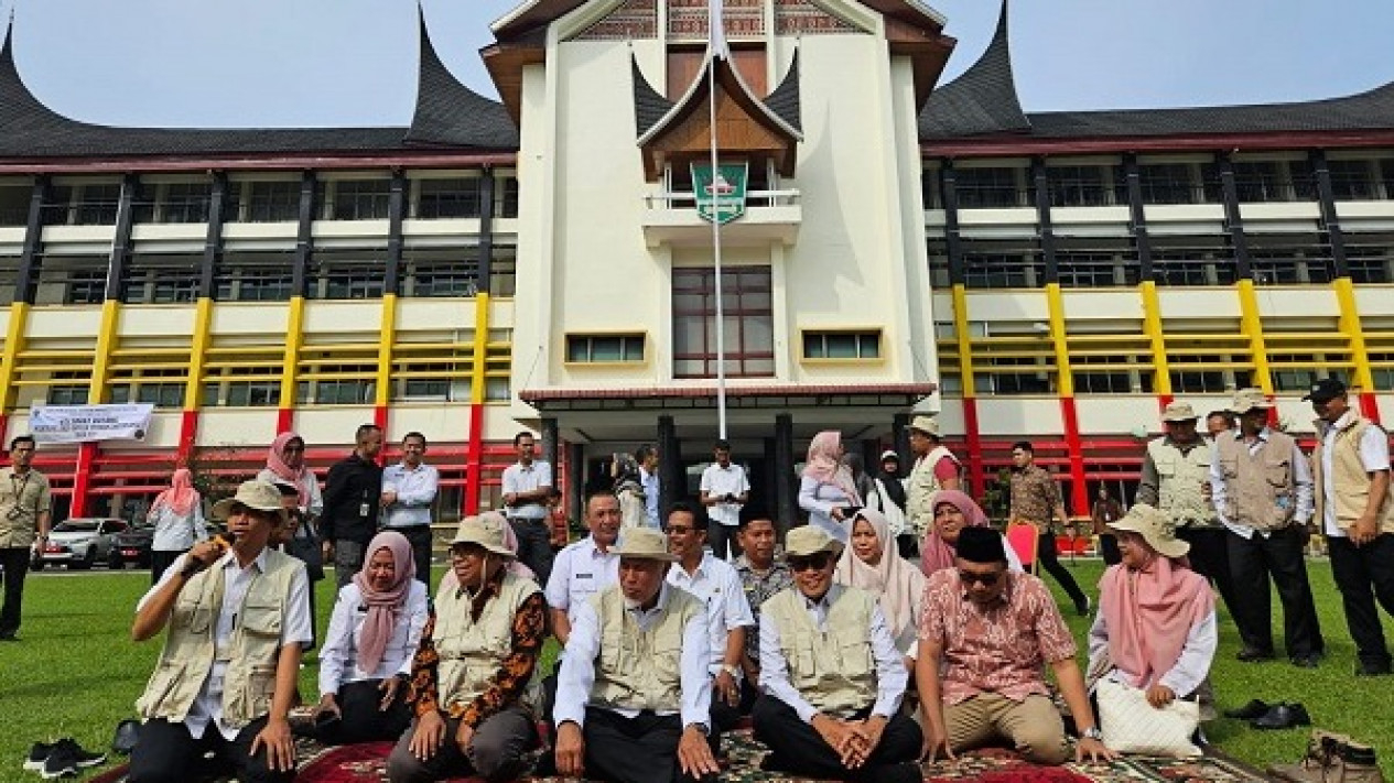 Foto Dukung Ribuan Petani Sumbar, Mentan Amran Optimis Indonesia Bakal ...