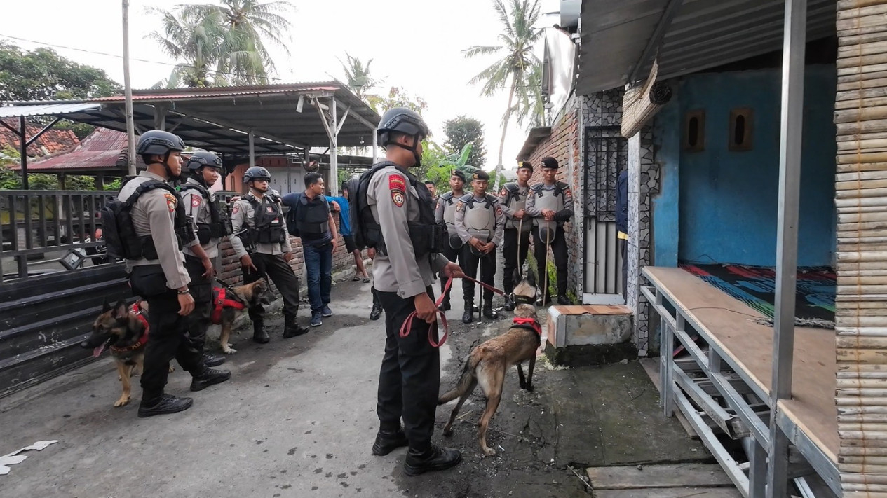 Gerebek Kampung Narkoba, Polda NTB menerjunkan K-9