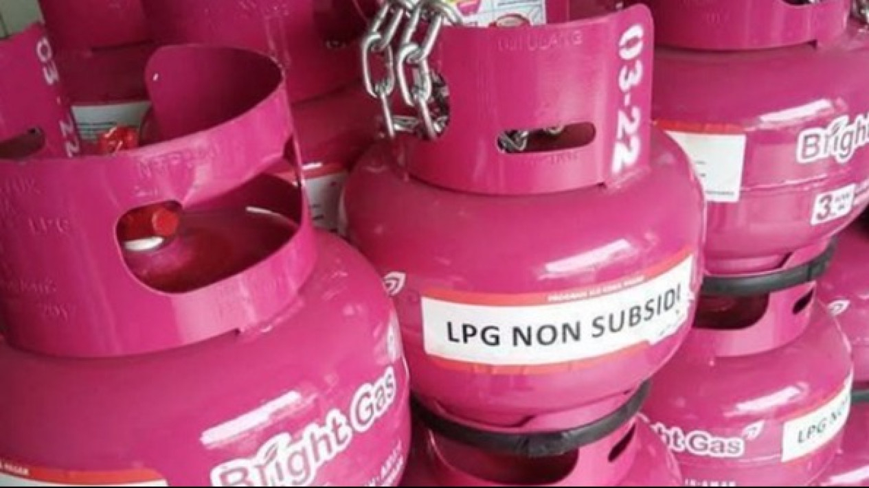 Geger tabung non subsidi di tengah kelangkaan gas 3 kg di Depok