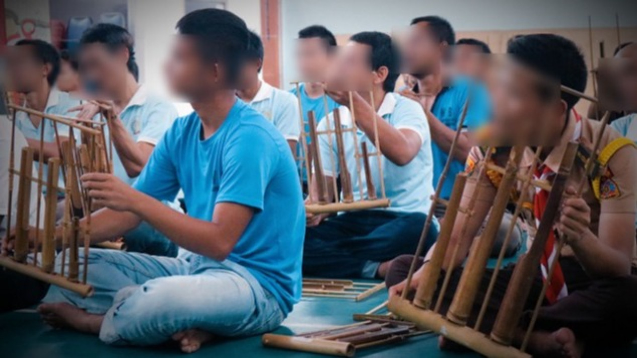 Pelatihan angklung di Lapas Cibinong