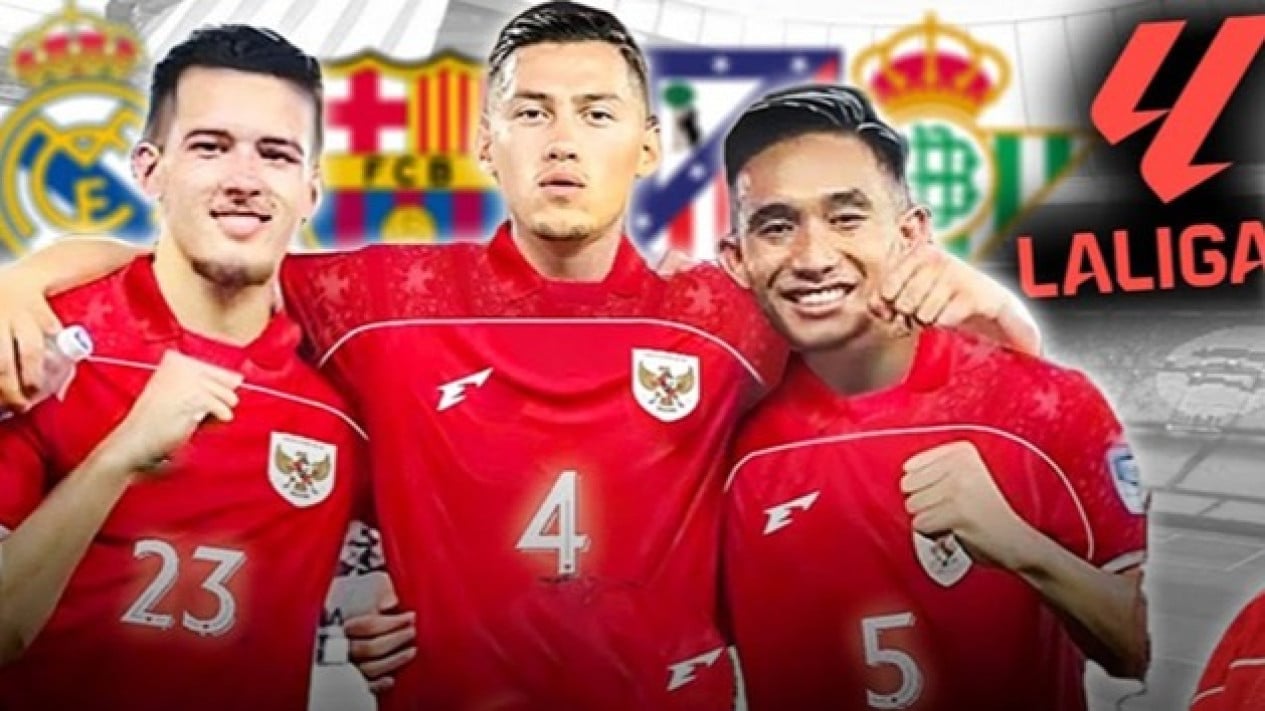 Pemain Timnas Indonesia, Rizky Ridho (kanan)