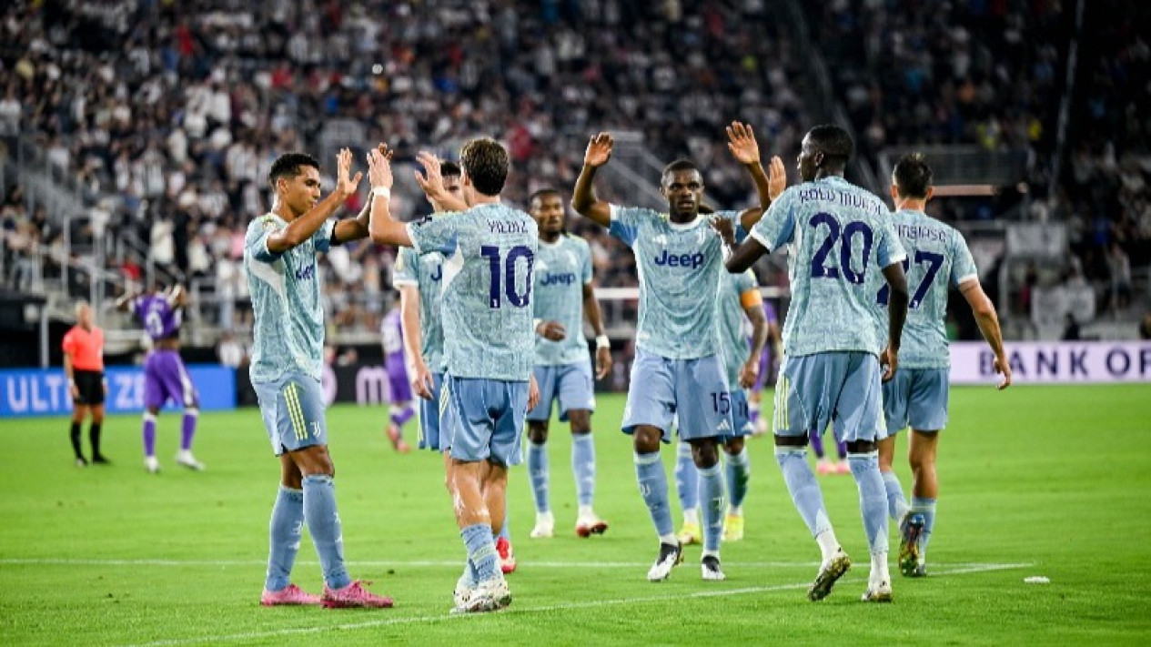 Pemain Juventus rayakan kemenangan.