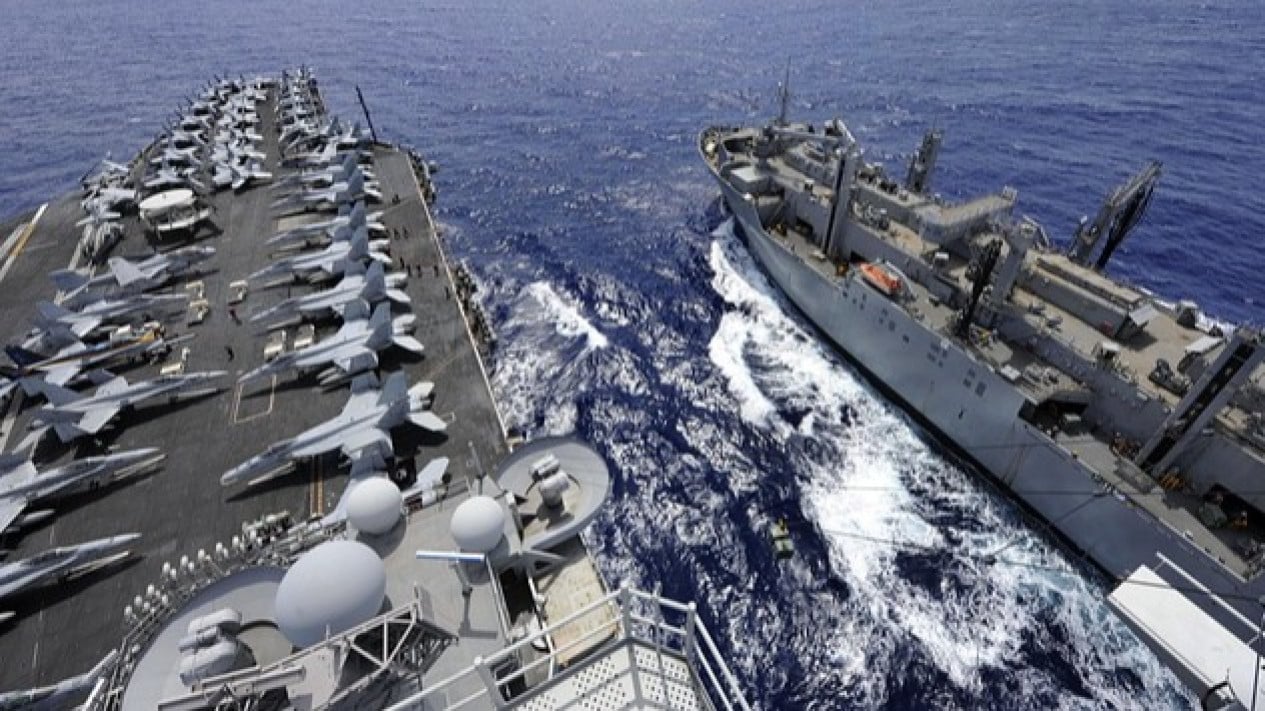 Ilustrasi kapal induk Amerika bergerak mendekati Iran