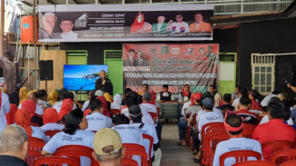 Potret Dadang Mishal saat memberikan sambutan Potret Dadang Mishal saat memberikan sambutan