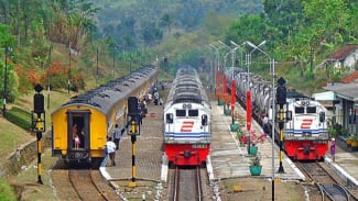 Kereta Api Indonesia.