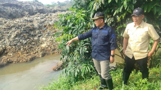Sekda Depok, Supian Suri tinjau banjir dan longsor di TPA Cipayung