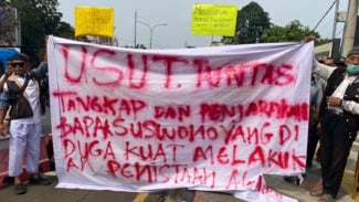 Laskar Santri Depok demo Suswono