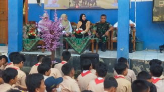TNI perkenalkan permainan simulasi tempur di SMPN 22 Depok TNI perkenalkan permainan simulasi tempur di SMPN 22 Depok