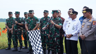 Panglima TNI Berikan Bantuan Beras 40 Ton kepada SPPG Wilayah Sumut Panglima TNI Berikan Bantuan Beras 40 Ton kepada SPPG Wilayah Sumut