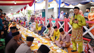 Tradisi Robo-robo di Pontianak Warga Makan Saprahan, Walikota: Wujud Rasa Syukur