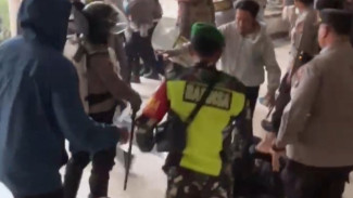 Demo di DPRD Provinsi Kalbar Ricuh, Satu Mahasiswa Terluka Usai Dihajar Oknum Aparat