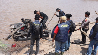 Lagi Razia PETI di Ketapang Tak Temukan Penambang, Polisi Bakar Alat Kerja