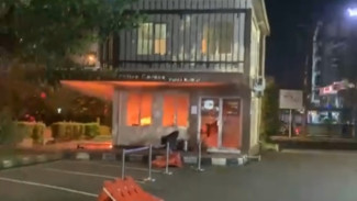 Demo Protes Tunjangan DPR RI di Pontianak Ricuh, Pos Polisi Dibakar Masa?