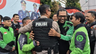 Momen Haru Polisi dan Ojol Depok Saling Mendoakan: Ikatan Emosional Kita Sudah dari Dulu