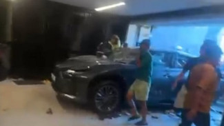 Breaking News: Rumah Anggota DPR Ahmad Sahroni Diobrak Abrik Massa, Begini Penampakannya