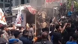 Rumah Ahmad Sahroni Jadi Sasaran Amukan Massa, Barang barang Mewah Bernilai Miliaran Rupiah Ludes Tak Tersisa?