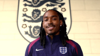 Djed Spence Ukir Sejarah, Pemain Muslim Pertama Bela Timnas Inggris