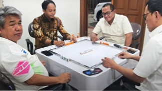 Heboh Kepergok Main Domino dengan TSK Pembalak Liar, Begini Dalih Menhut Raja Juli Antoni