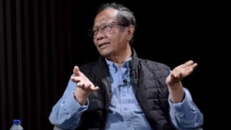 Mahfud MD Blak-blakan soal Pencopotan Sri Mulyani: Disamakan dengan Sahroni Kan Nggak Enak, Dia Nangis