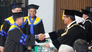 Heboh Acara Wisuda Diwarnai Simbol Protes, Rektor UI: Ini Adalah Kampus Perjuangan