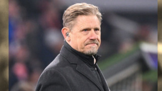 Peter Schmeichel Bongkar Kesalahan Manchester United di Bursa Transfer: Seharusnya Rekrut Emi Martinez