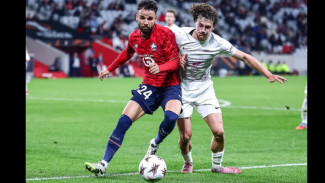 Calvin Verdonk Tampil Sejak Awal, Lille Dipermalukan Lyon di Kandang