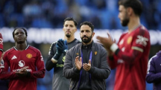 Amorim Bantah Formasi Tiga Bek Jadi Biang Kerok Krisis Manchester United