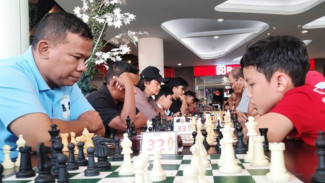 Ratusan Warga Depok Adu Skill Catur Memperebutkan Piala Profesor Achmad