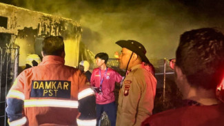 Polisi Selidiki Penyebab Kebakaran 10 Bangunan Mess di Kubu Raya