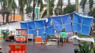 Angin Puting Beliung Rusak Rumah Warga Hingga Sebabkan Pohon Tumbang