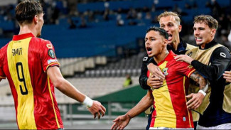 Dean James Gendong Go Ahead Eagles Bungkam Aston Villa 2-1 di Liga Europa