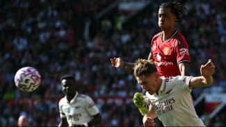 Leny Yoro Bikin Real Madrid Gigit Jari! Wonderkid Ini Tegaskan Tak Pernah Menyesal Pilih Manchester United