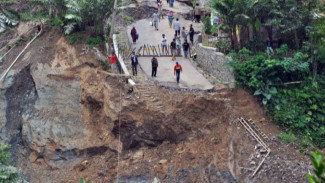 Akses Putus Akibat Longsor, Warga Banjarnegara Evakuasi Massal