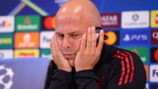 Arne Slot Pede Abis, Isu Pemecatan Mencuat di Tengah Kondisi Liverpool yang Hancur Lebur, Mereka Percaya Pada Saya?